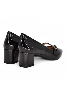 Decoltè in vernice colore nero. UNISA | JUNDE-NERO